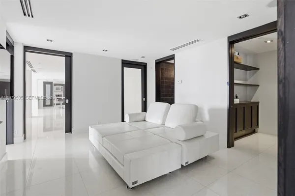 $3,950,000 | 1330 Ocean Drive, Unit 3CA, Miami Beach, FL 33139