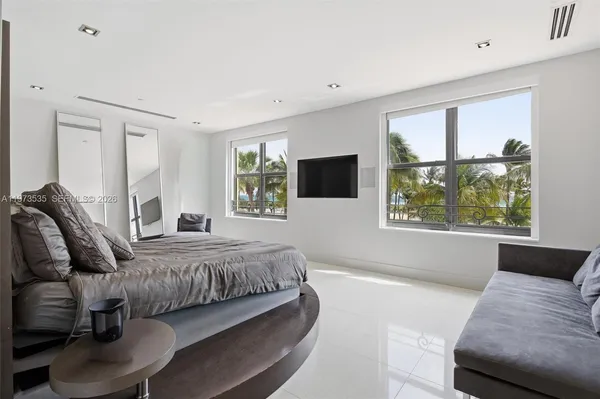 $3,950,000 | 1330 Ocean Drive, Unit 3CA, Miami Beach, FL 33139