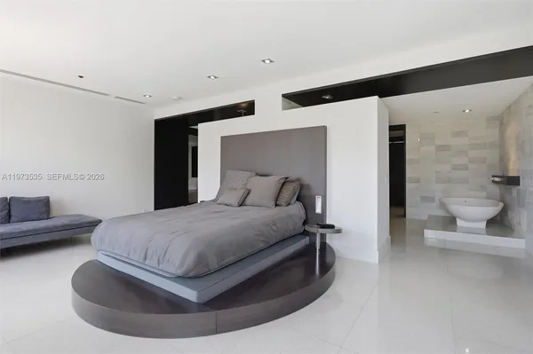 $3,950,000 | 1330 Ocean Drive, Unit 3CA, Miami Beach, FL 33139