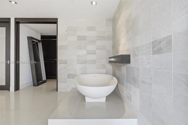 $3,950,000 | 1330 Ocean Drive, Unit 3CA, Miami Beach, FL 33139