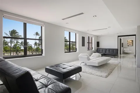 $3,950,000 | 1330 Ocean Drive, Unit 3CA, Miami Beach, FL 33139