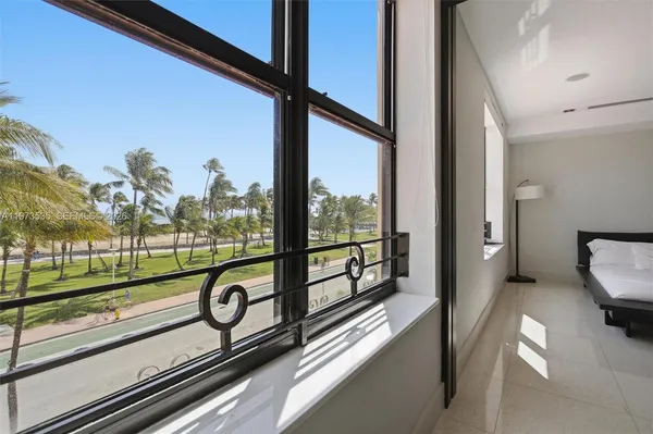 $3,950,000 | 1330 Ocean Drive, Unit 3CA, Miami Beach, FL 33139