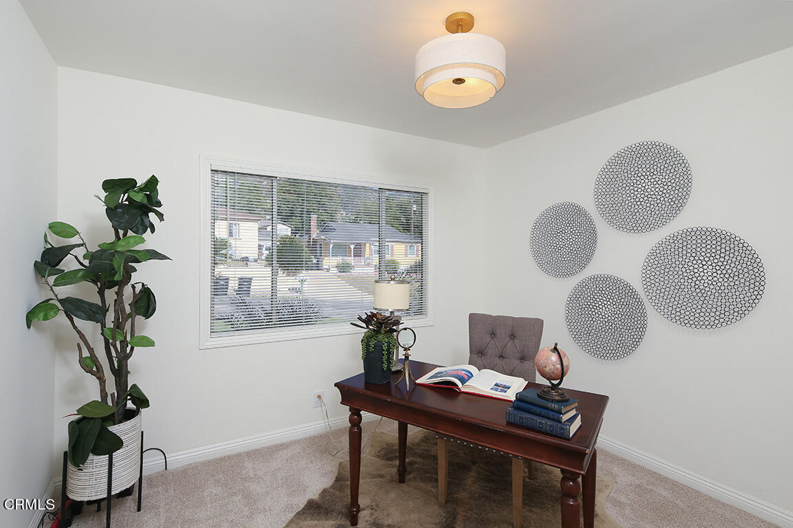3330 Paraiso Way Glendale, CA 91214 - Photo 15 of 32 a workspace with furniture and a window