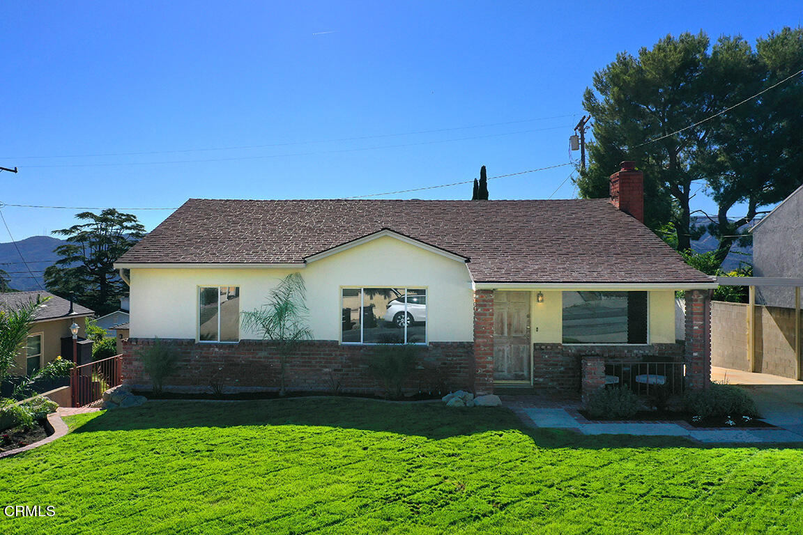 3330 Paraiso Way Glendale, CA 91214 - Photo 2 of 32 a view of a house with a garden