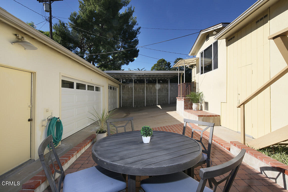 3330 Paraiso Way Glendale, CA 91214 - Photo 25 of 32 a view of backyard with outdoor seating
