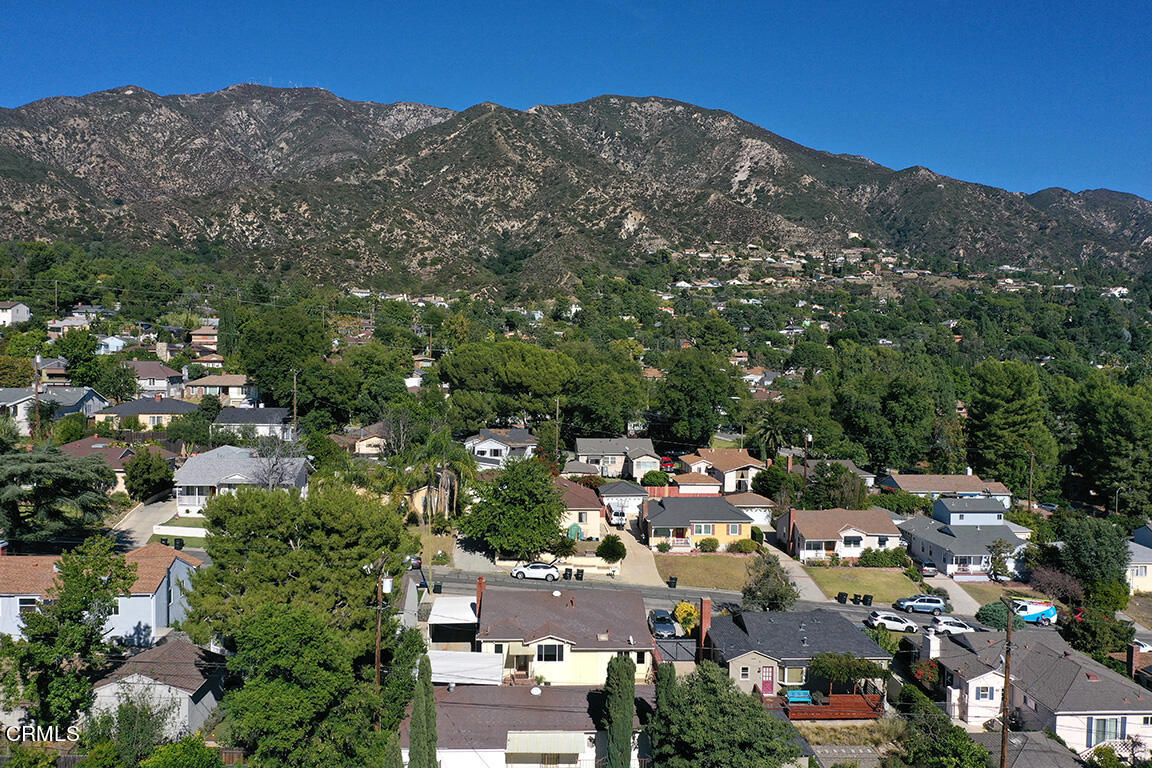 3330 Paraiso Way Glendale, CA 91214 - Photo 30 of 32 a view of a city