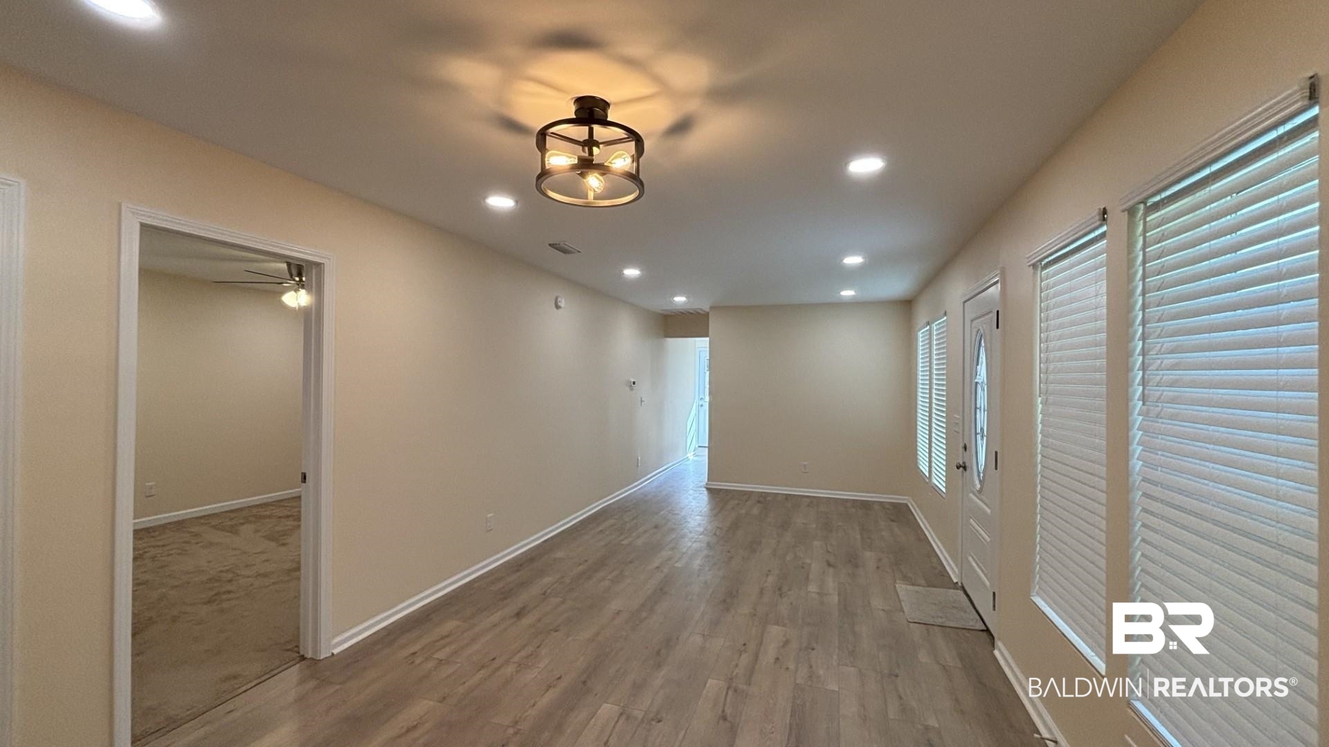 7251 Pinehill Road Daphne, AL 36526 - Photo 4 of 14 Living Room