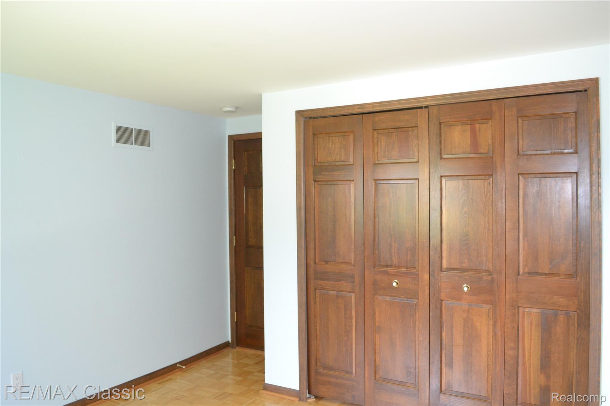 4443 Ravinewood Drive Commerce Township, MI 48382 - Photo 31 of 46 Bedroom