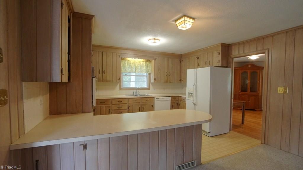 5631 Folkstone Road Pfafftown, NC 27040 - Photo 14 of 30 Gallery Image 14