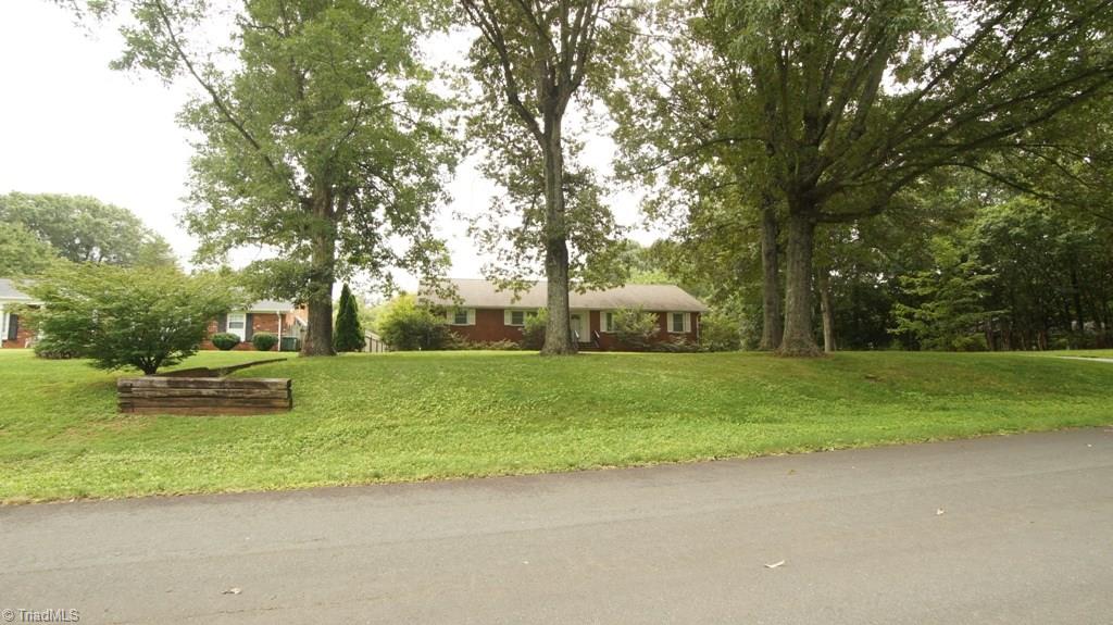 5631 Folkstone Road Pfafftown, NC 27040 - Photo 3 of 30 Gallery Image 3