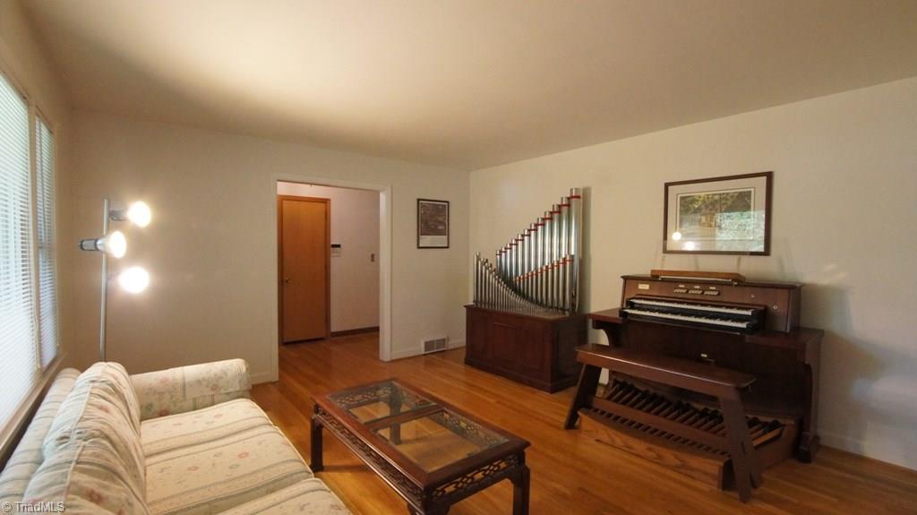 5631 Folkstone Road Pfafftown, NC 27040 - Photo 6 of 30 Gallery Image 6