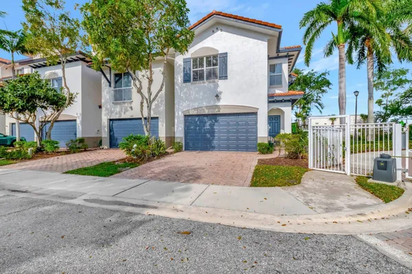$4,200 | 100 West Prive Circle, Delray Beach, FL 33445
