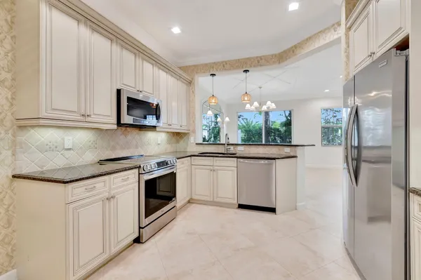$4,200 | 100 West Prive Circle, Delray Beach, FL 33445
