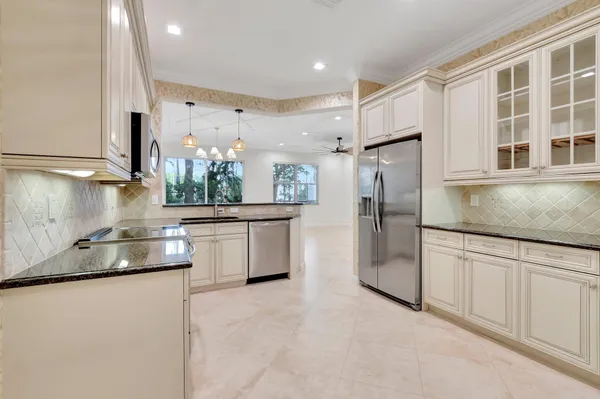 $4,200 | 100 West Prive Circle, Delray Beach, FL 33445