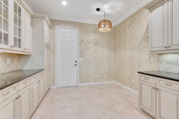 $4,200 | 100 West Prive Circle, Delray Beach, FL 33445