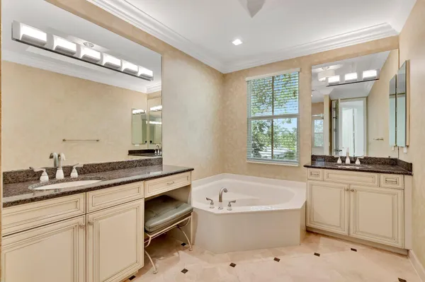 $4,200 | 100 West Prive Circle, Delray Beach, FL 33445