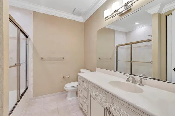 $4,200 | 100 West Prive Circle, Delray Beach, FL 33445