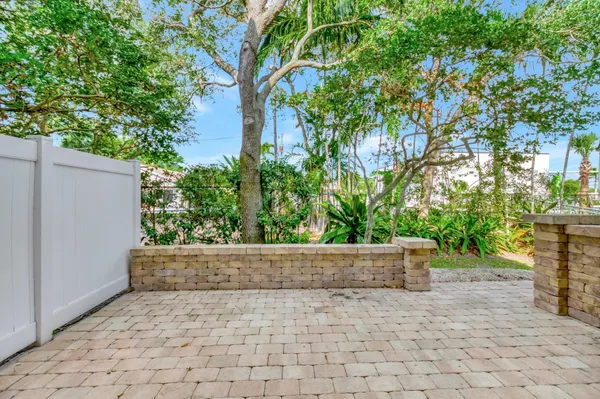 $4,200 | 100 West Prive Circle, Delray Beach, FL 33445