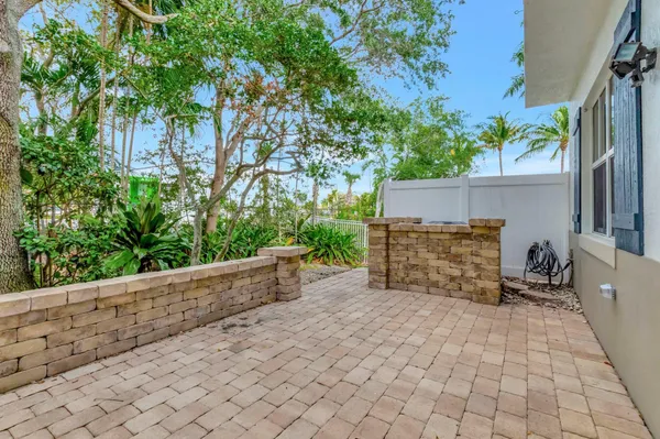 $4,200 | 100 West Prive Circle, Delray Beach, FL 33445
