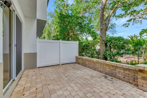 $4,200 | 100 West Prive Circle, Delray Beach, FL 33445