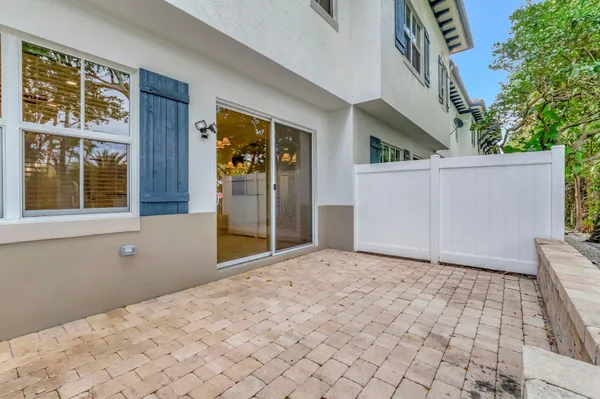 $4,200 | 100 West Prive Circle, Delray Beach, FL 33445
