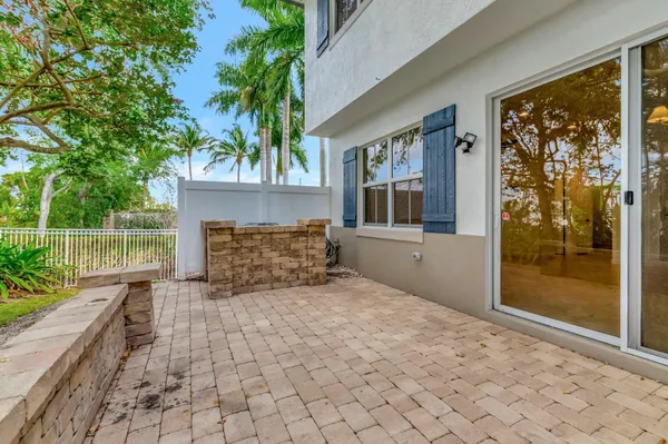 $4,200 | 100 West Prive Circle, Delray Beach, FL 33445