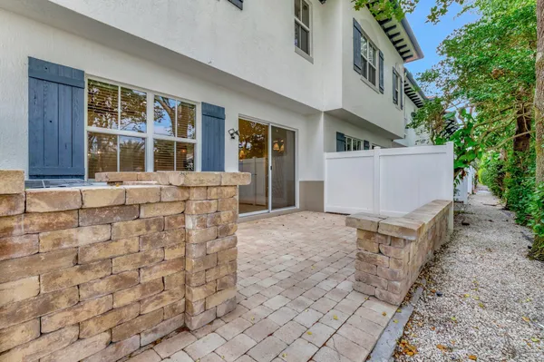 $4,200 | 100 West Prive Circle, Delray Beach, FL 33445