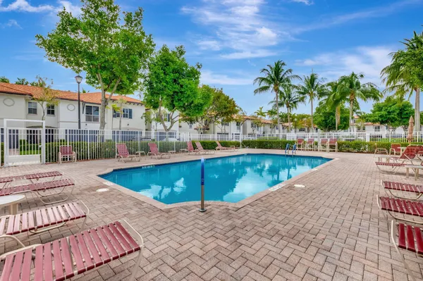 $4,200 | 100 West Prive Circle, Delray Beach, FL 33445