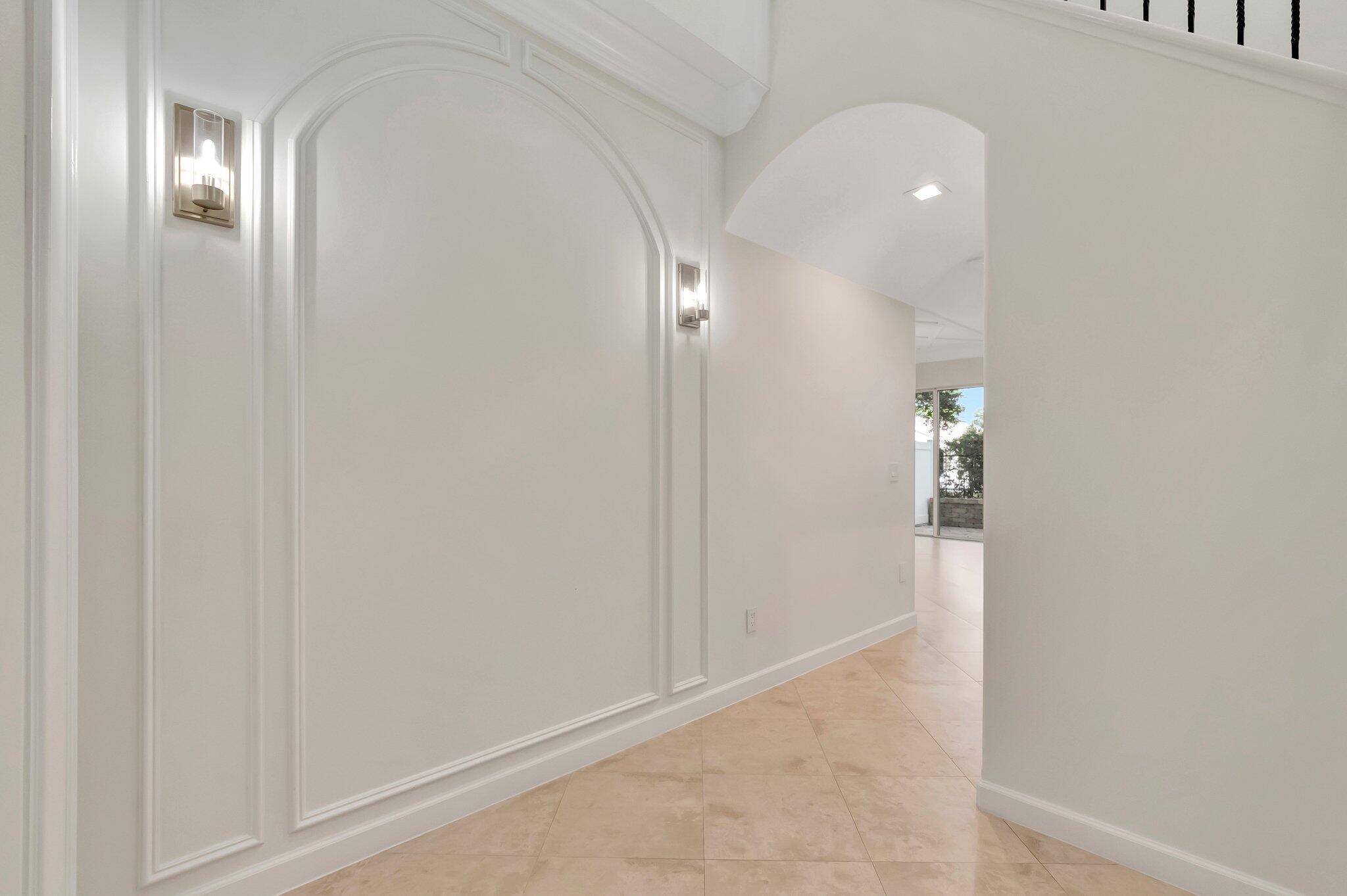 100 West Prive Circle Delray Beach, FL 33445 - Photo 6 of 43 an empty room with mirror in hallway