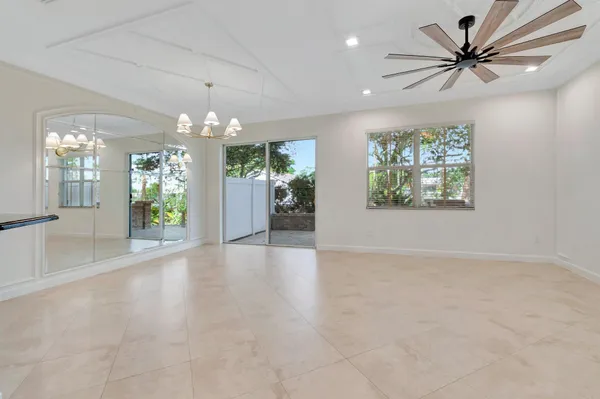 $4,200 | 100 West Prive Circle, Delray Beach, FL 33445