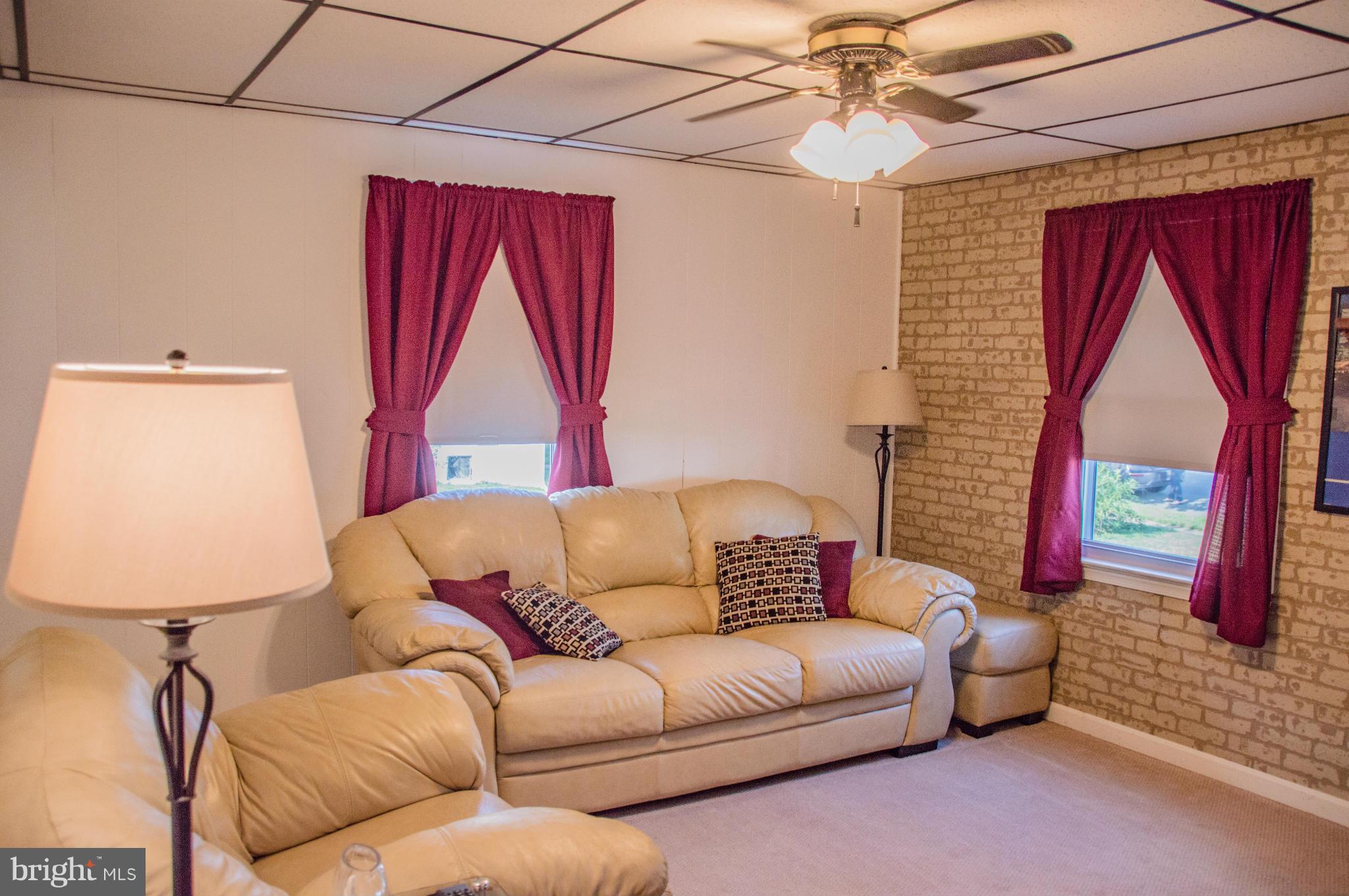 225 Oakwood Road Baltimore, MD 21222 - Photo 15 of 25 Living Room