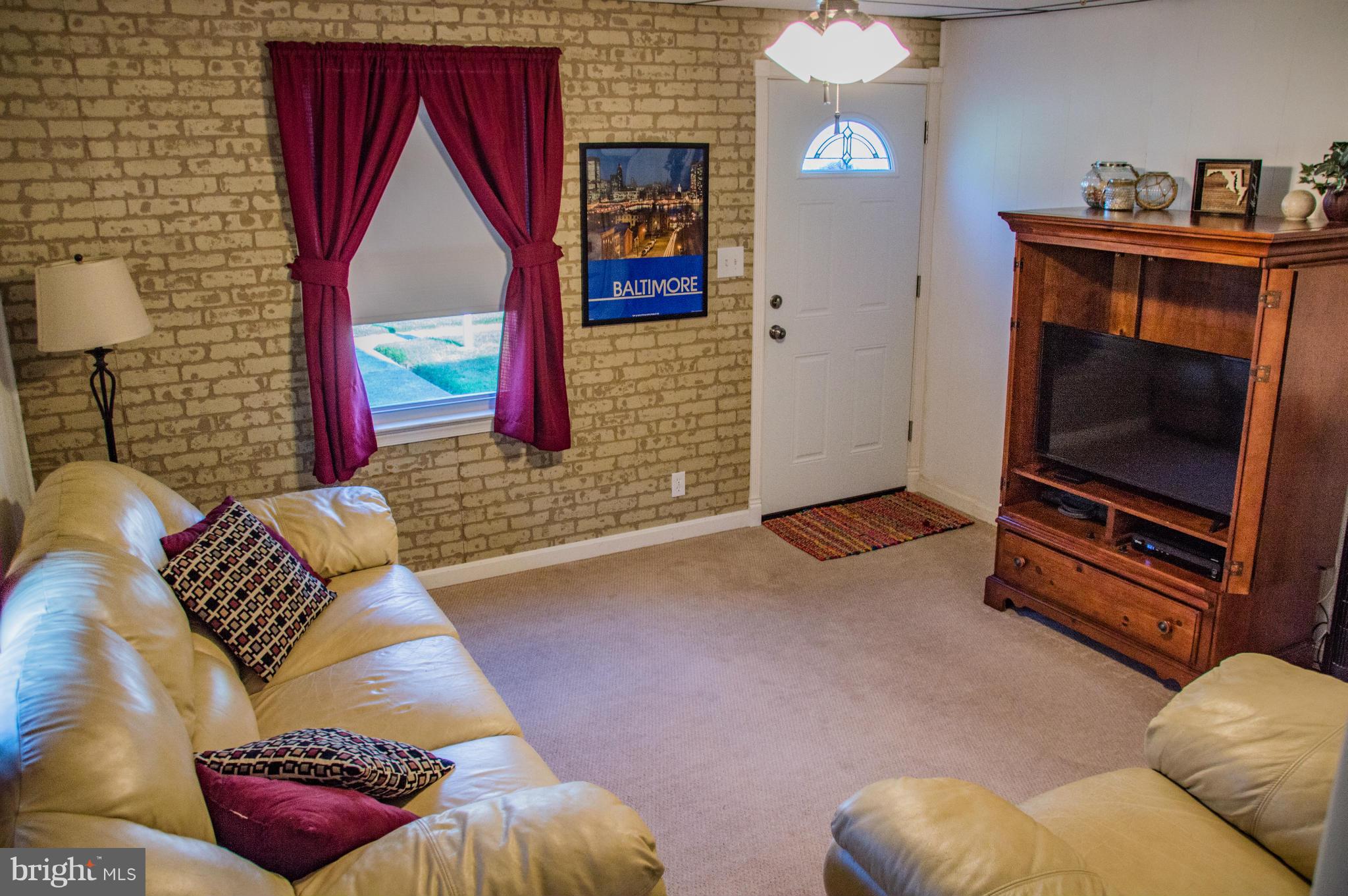 225 Oakwood Road Baltimore, MD 21222 - Photo 16 of 25 Living Room