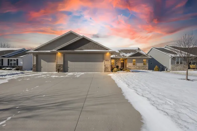 $489,900 | 4235 North Shadywood Court, Appleton, WI 54913