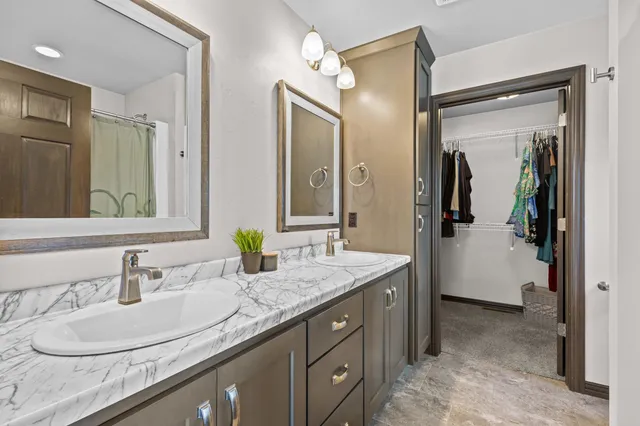 $489,900 | 4235 North Shadywood Court, Appleton, WI 54913