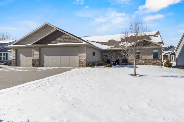 $489,900 | 4235 North Shadywood Court, Appleton, WI 54913
