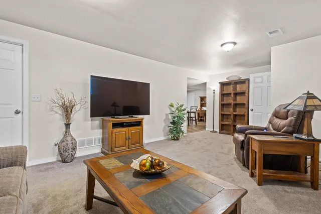 $489,900 | 4235 North Shadywood Court, Appleton, WI 54913