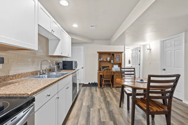 $489,900 | 4235 North Shadywood Court, Appleton, WI 54913