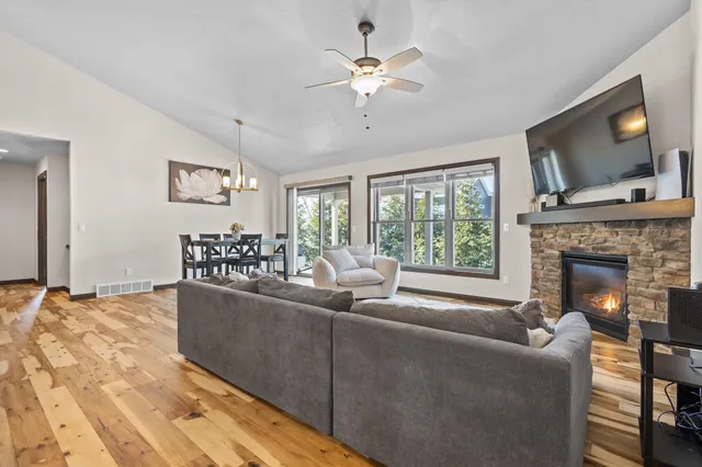 $489,900 | 4235 North Shadywood Court, Appleton, WI 54913