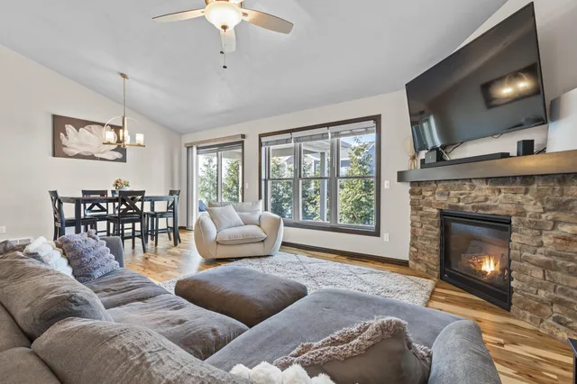 $489,900 | 4235 North Shadywood Court, Appleton, WI 54913