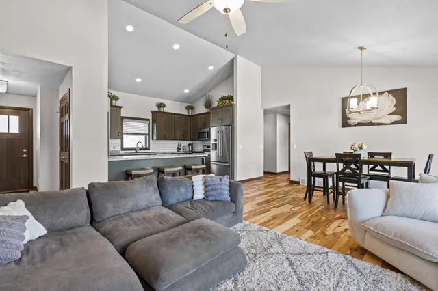 $489,900 | 4235 North Shadywood Court, Appleton, WI 54913