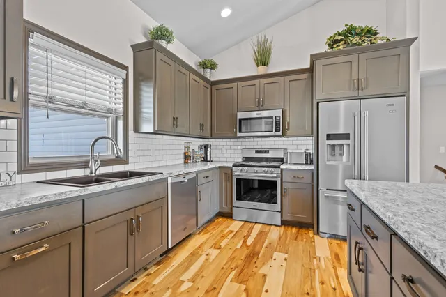 $489,900 | 4235 North Shadywood Court, Appleton, WI 54913