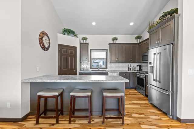 $489,900 | 4235 North Shadywood Court, Appleton, WI 54913