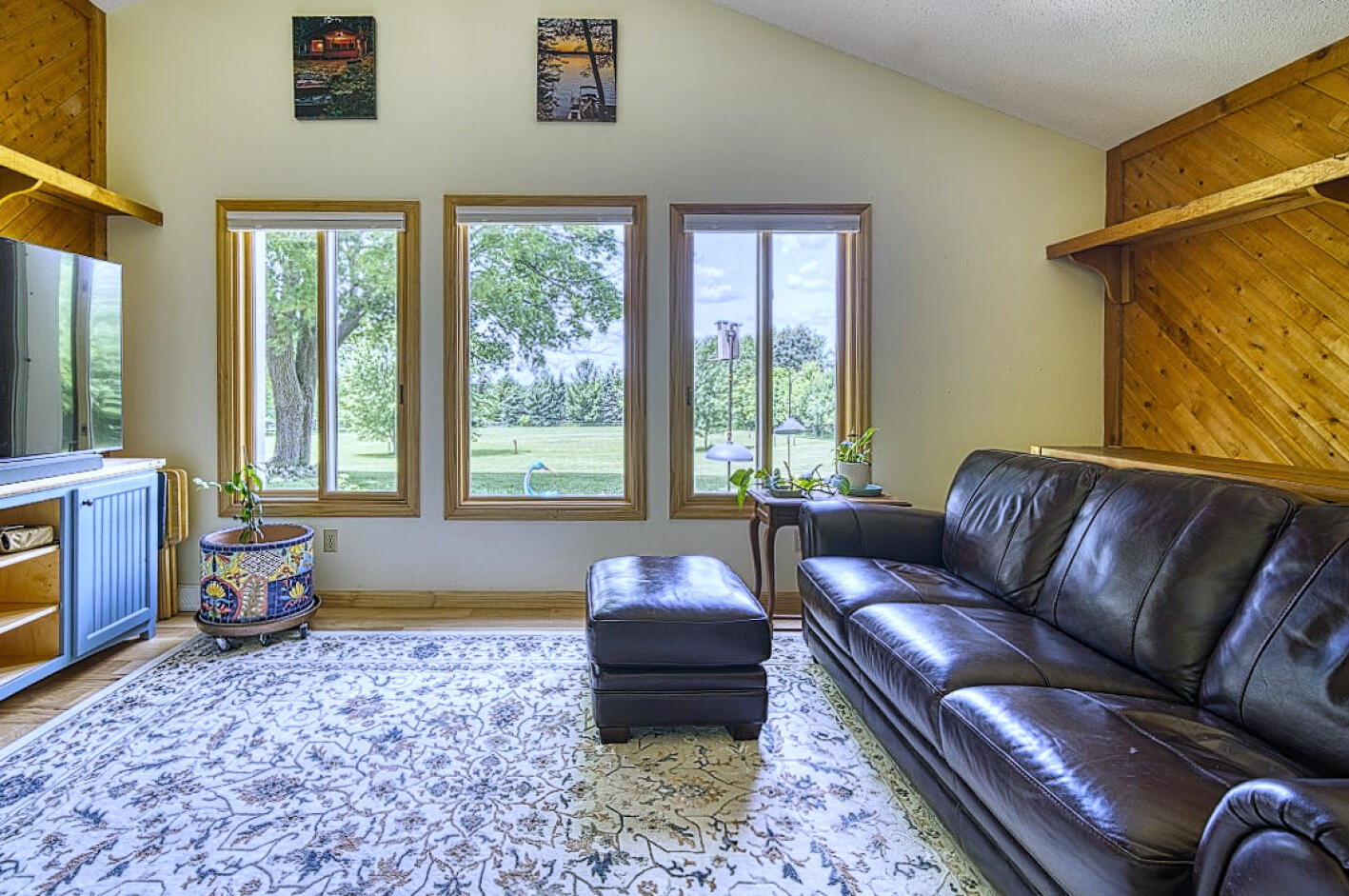 W304S3236 Brookhill Road Genesee, WI 53189 - Photo 42 of 67 Living room facing the front