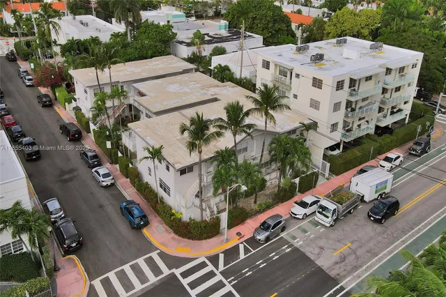 $208,700 | 717 Española Way, Unit 204, Miami Beach, FL 33139