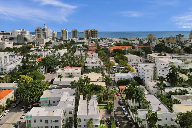 $208,700 | 717 Española Way, Unit 204, Miami Beach, FL 33139