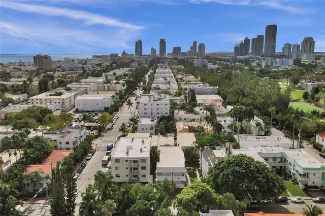 $208,700 | 717 Española Way, Unit 204, Miami Beach, FL 33139