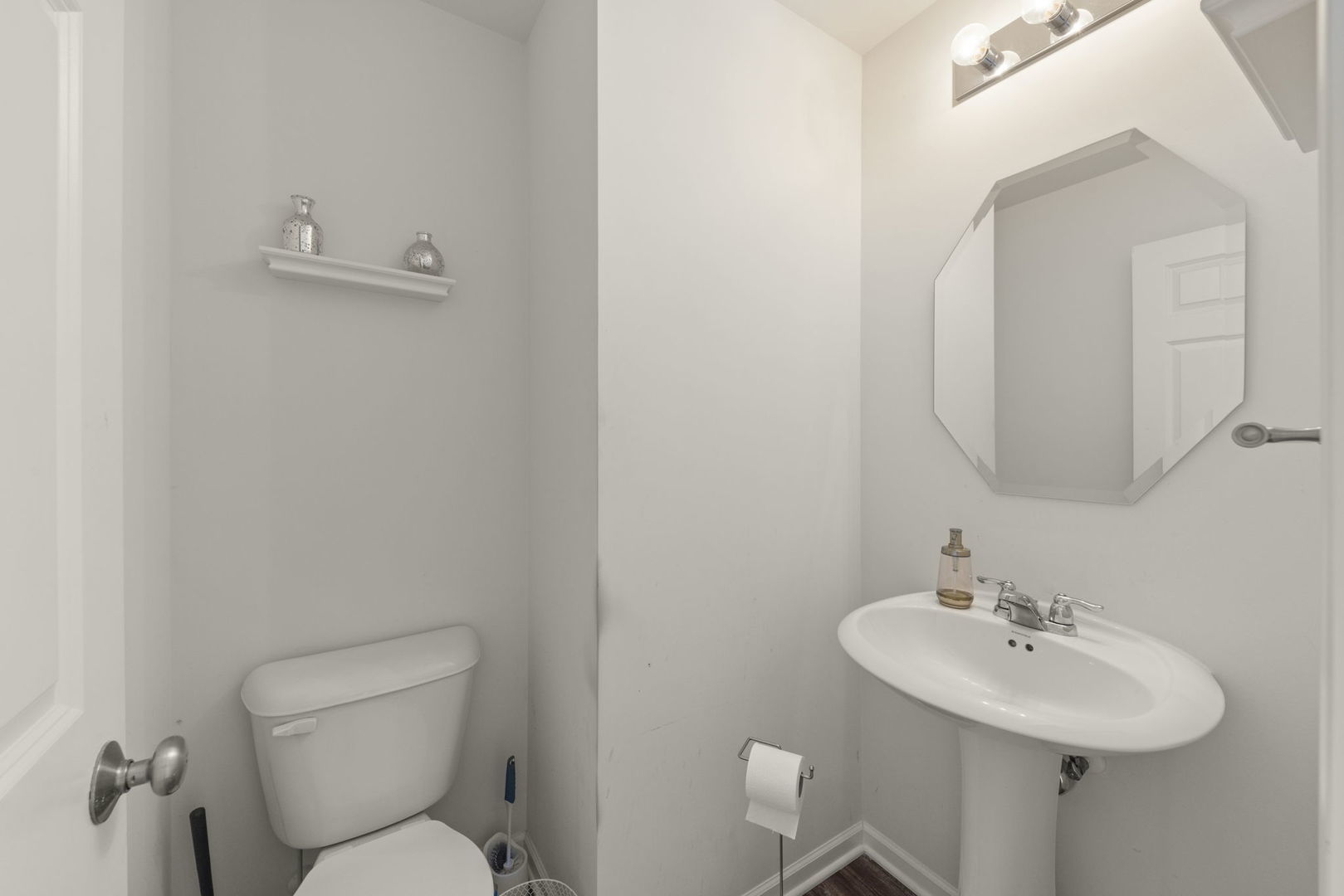 114 Schmidt Court Plano, IL 60545 - Photo 8 of 18 a bathroom with a toilet sink and mirror