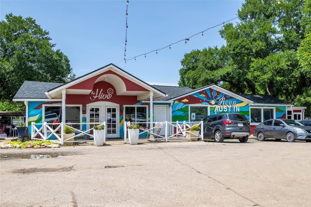 11744 Easy Street Austin, TX 78748 - Photo 39 of 40 South Menchaca entertainment district is just a stone's throw away with numerous restaurants, bars & coffee shops.