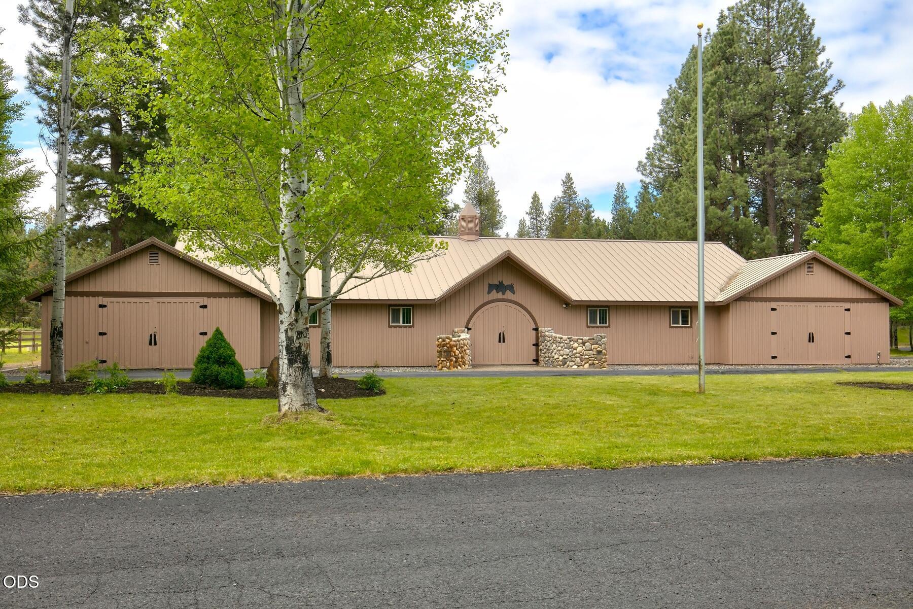 55383 Huntington Road Bend, OR 97707 - Photo 27 of 47
