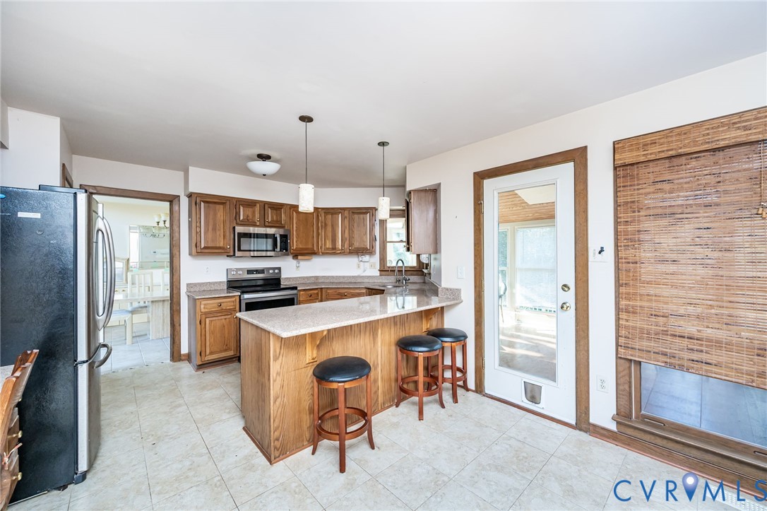 8902 Duchess Way Chesterfield, VA 23832 - Photo 11 of 34 a kitchen with kitchen island a stove a refrigerator and a sink